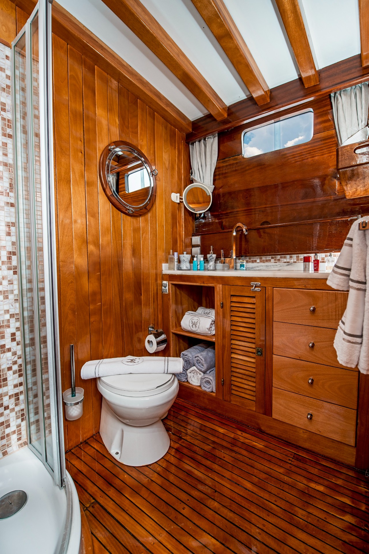 fortuna_luxury_gulet_-_superior_twin_bathroom