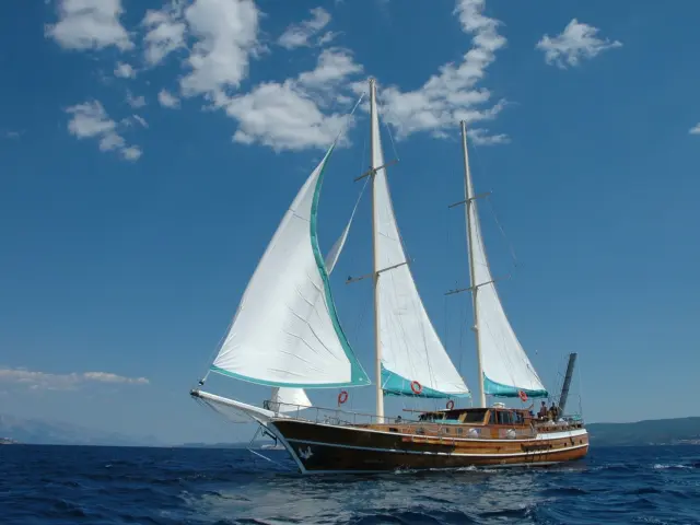 contact-yachts-agora_0013