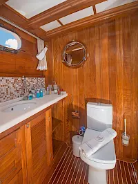 parss_luxury_gulet_-_master_double_bathroom_1