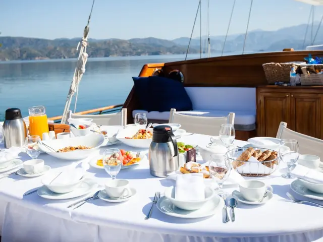 contact-yachts-ecce-navigo-012