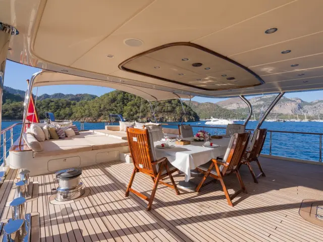 contact-yachts-daima_0025