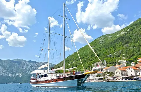 Sail in Croatia with charter gulet WHITE SWAN - Yachting Vacations with Gulet!