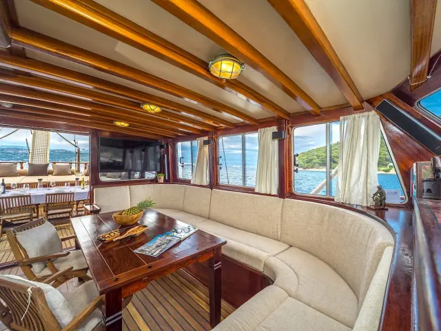 Elegant sailing experience with gulet ANGELICA in Croatia