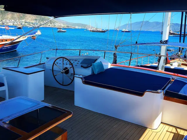 MASKE II gulet for rent in Turkey for 12 people | Beautiful design, 2 Master cabins, Great crew