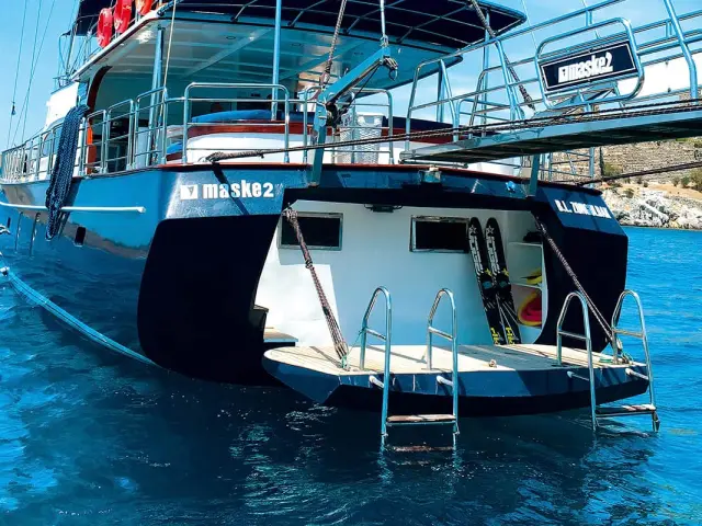 MASKE II gulet for rent in Turkey for 12 people | Beautiful design, 2 Master cabins, Great crew