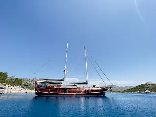 Classic Turkish gulet KAPTAN MEHMET BUGRA for 18 people to cruise in Turkey