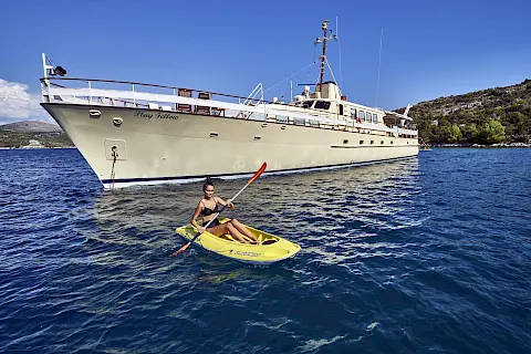 PLAY FELLOW | A beautiful motor yacht with a layout of a gulet to cruise in the Adriatic
