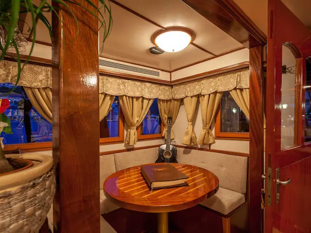Yacht charter Croatia with Romanca | 8 cabins, 16 guests
