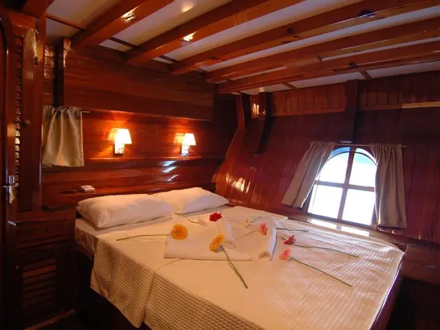 aft-double-bed-cabin
