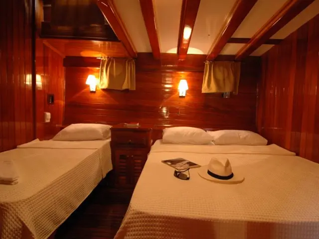 triple-bed-cabin