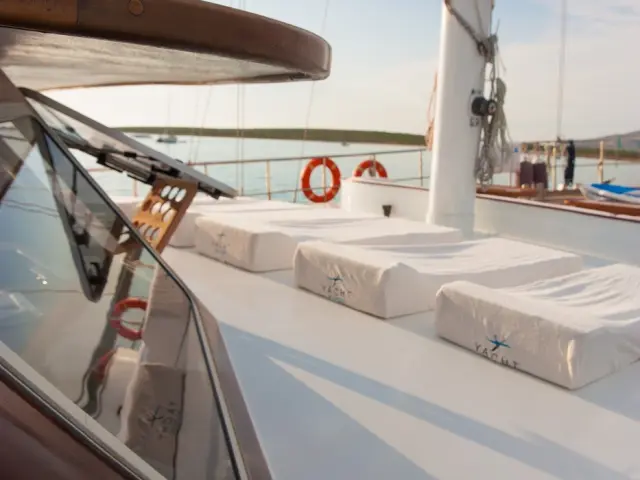 contact-yachts-victoria-002