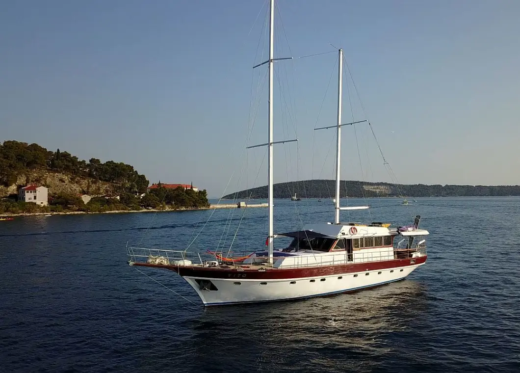 Croatian gulet VITO with 6 cabins for 12 guests for charters in Dubrovnik
