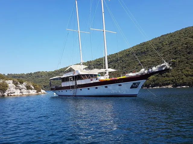 Croatian gulet VITO with 6 cabins for 12 guests for charters in Dubrovnik