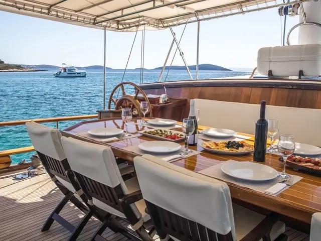 andi_star_aft_deck_2