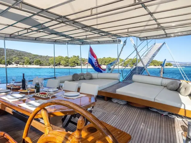 andi_star_aft_deck_3