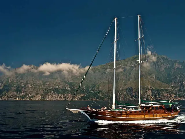 Yacht holiday in Italy with DERIYA DENIZ gulet | Visit Naples, Sicily