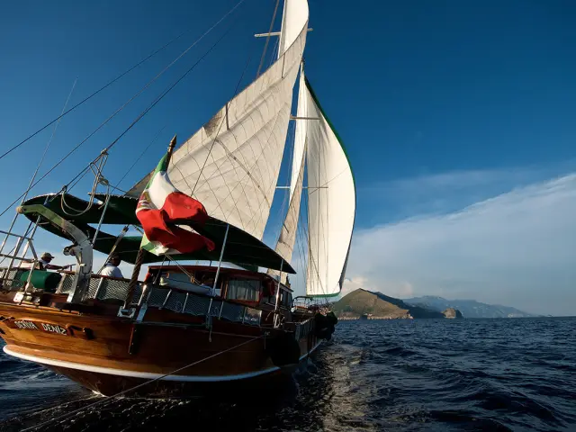 Yacht holiday in Italy with DERIYA DENIZ gulet | Visit Naples, Sicily