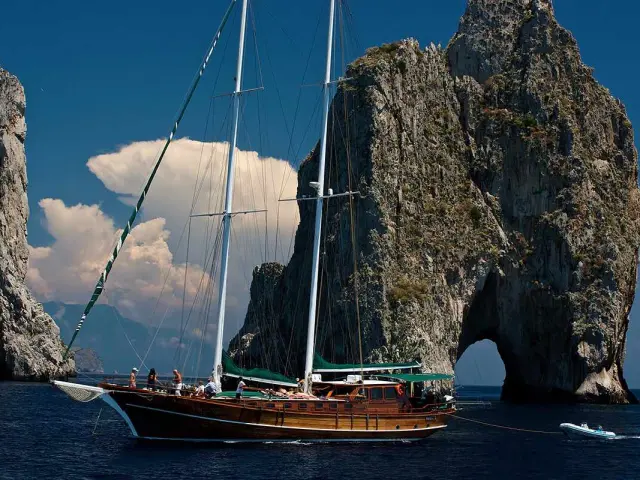 Sail in Italy with DERIYA DENIZ gulet | Visit Naples, Sicily