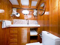 fortuna_luxury_gulet_-_master_double_bathroom