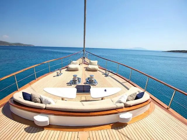 Bodrum yacht charter with gulet MISS B | Modern interior, powerful sailing
