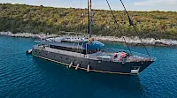 rara_avis_anchored_2
