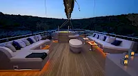 rara_avis_sun_deck