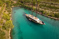 5_anetta_exterior_aerial_bay_yachtin
