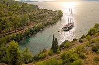6_anetta_exterior_aerial_bay1_yachtin